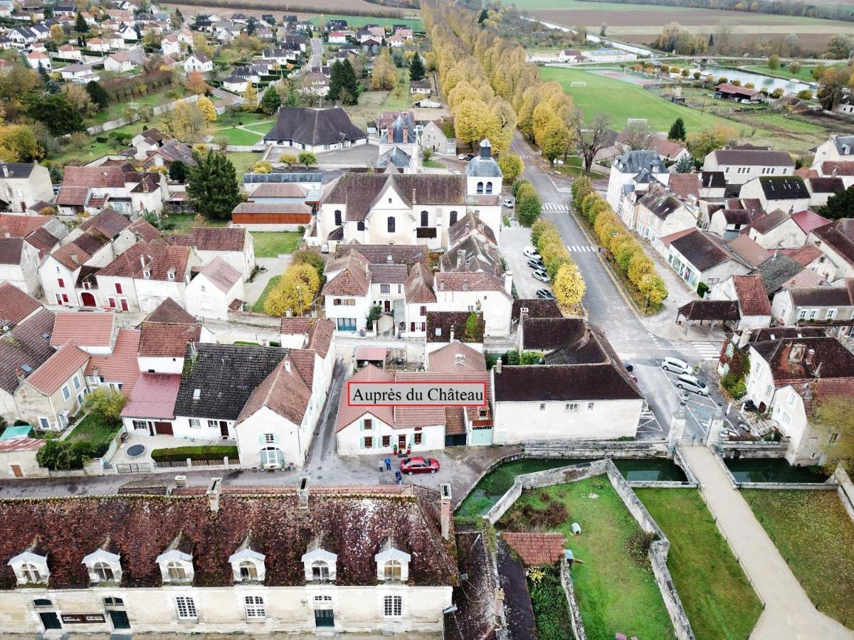 Aupres Du Chateau Tanlay Bagian luar foto