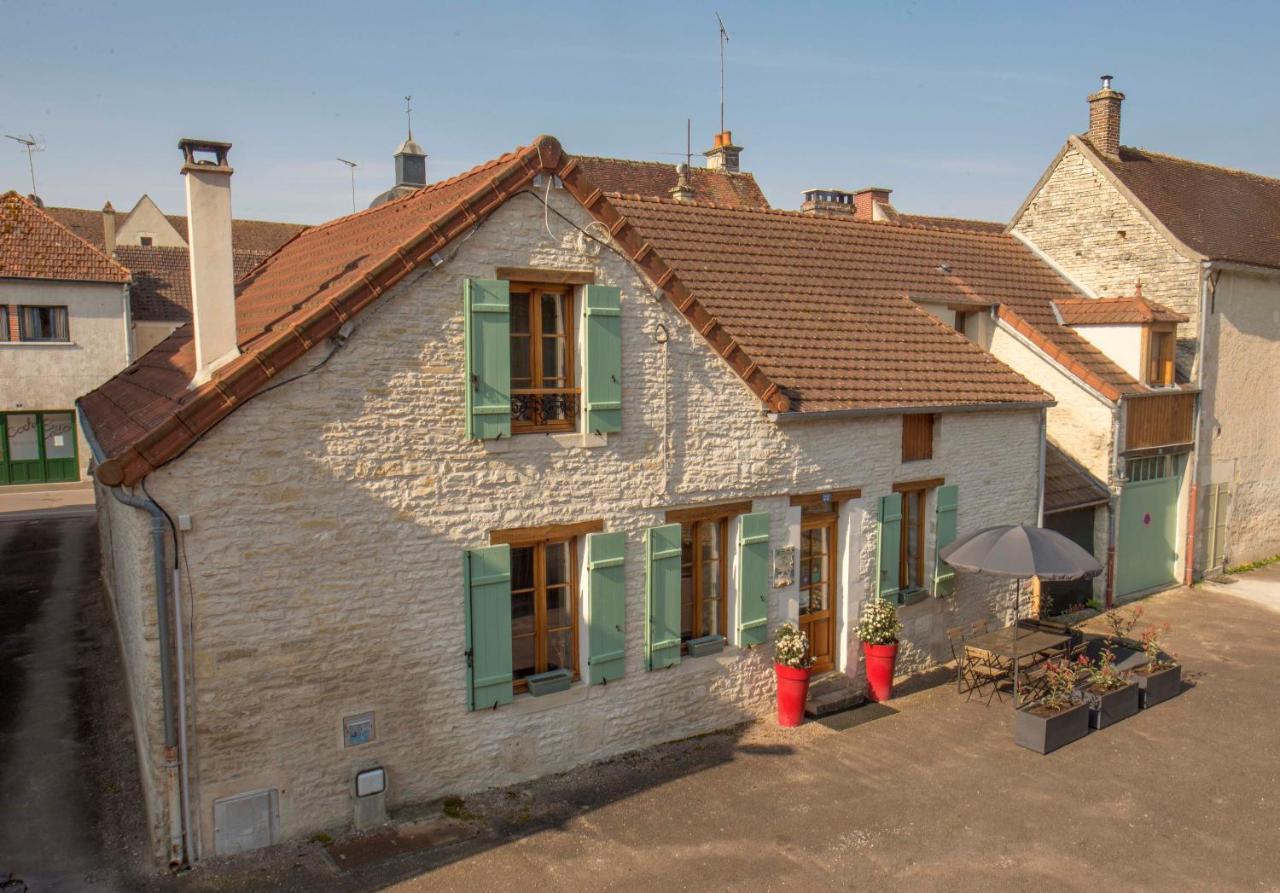 Aupres Du Chateau Tanlay Bagian luar foto